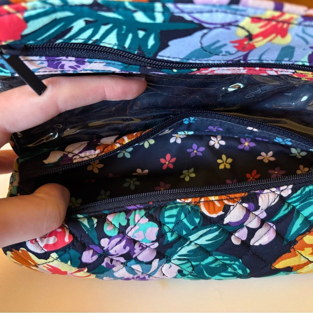 Vera Bradley Quilted Makeup Pouch - Never Used - Picture 3 of 3